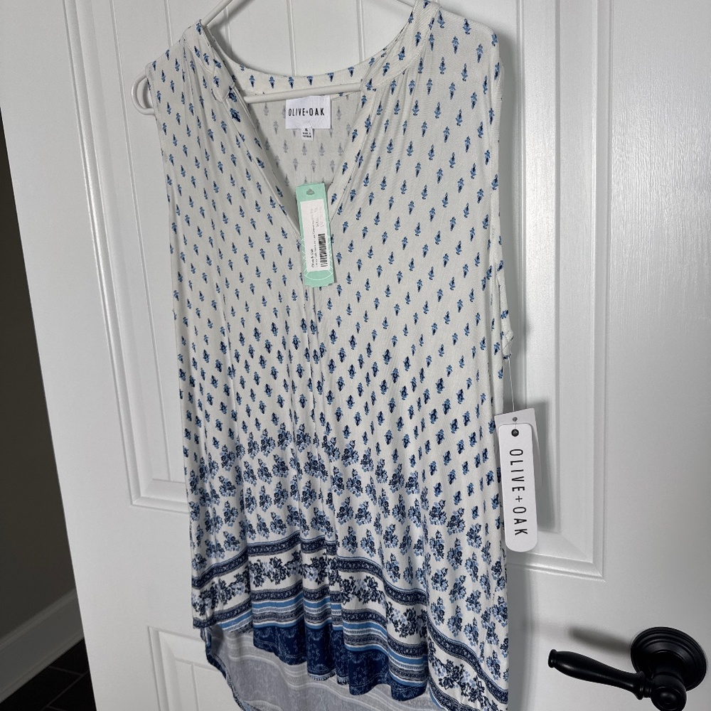 Olive and Oak split neck sleeveless knit top